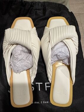 JustFab Cream Knotted Slide Mules Size 8.5